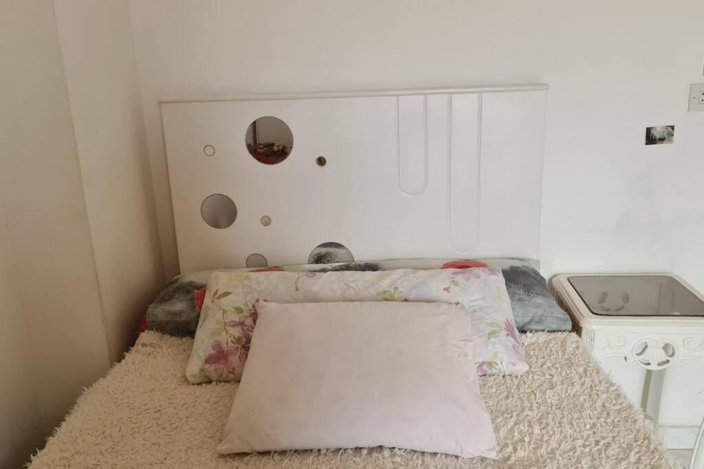 Single Bedroom In A Shared Girls Only Hosting Family Apartamento *