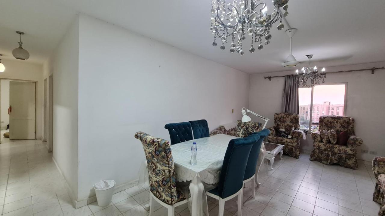 Single Bedroom In A Shared Girls Only Hosting Family Cairo