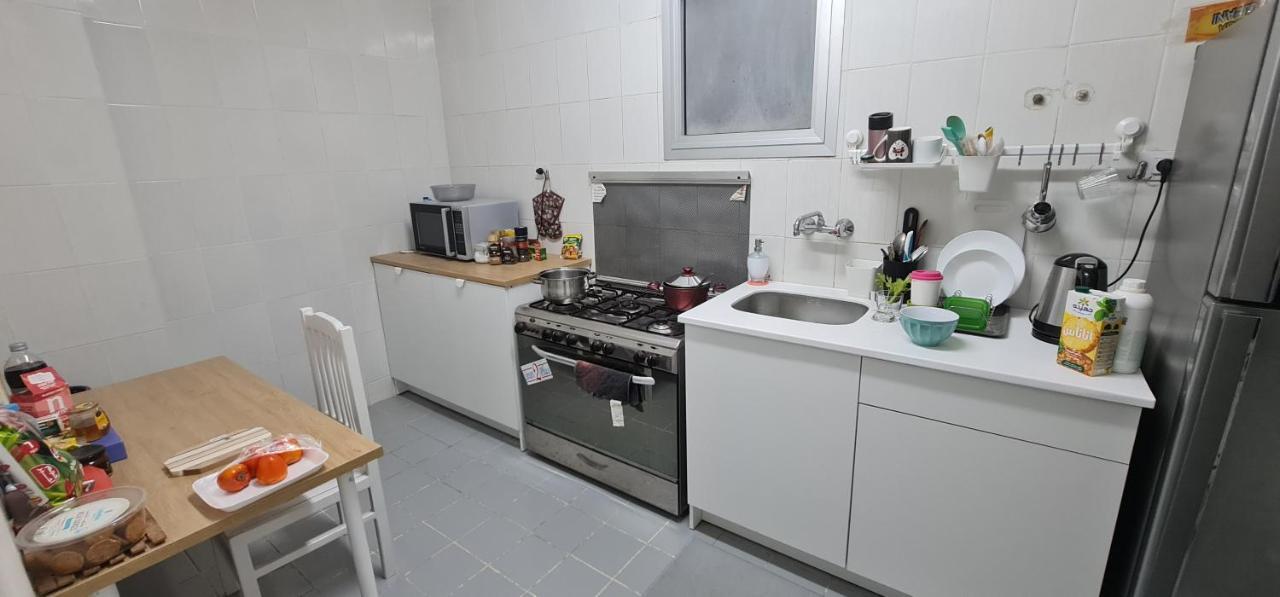 Single Bedroom In A Shared Girls Only Hosting Family Cairo